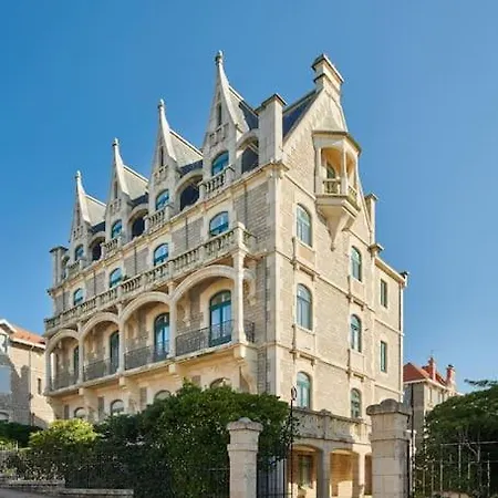 De Standing Apartment