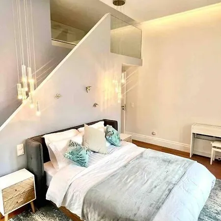 De Standing Apartment *